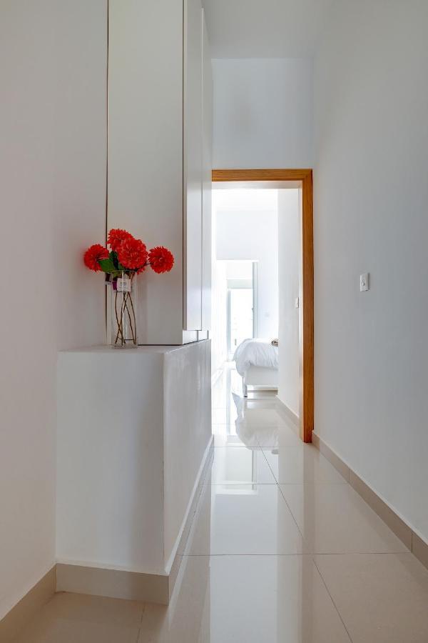 Prime Location Apartment With Side Seaviews Sliema Kültér fotó