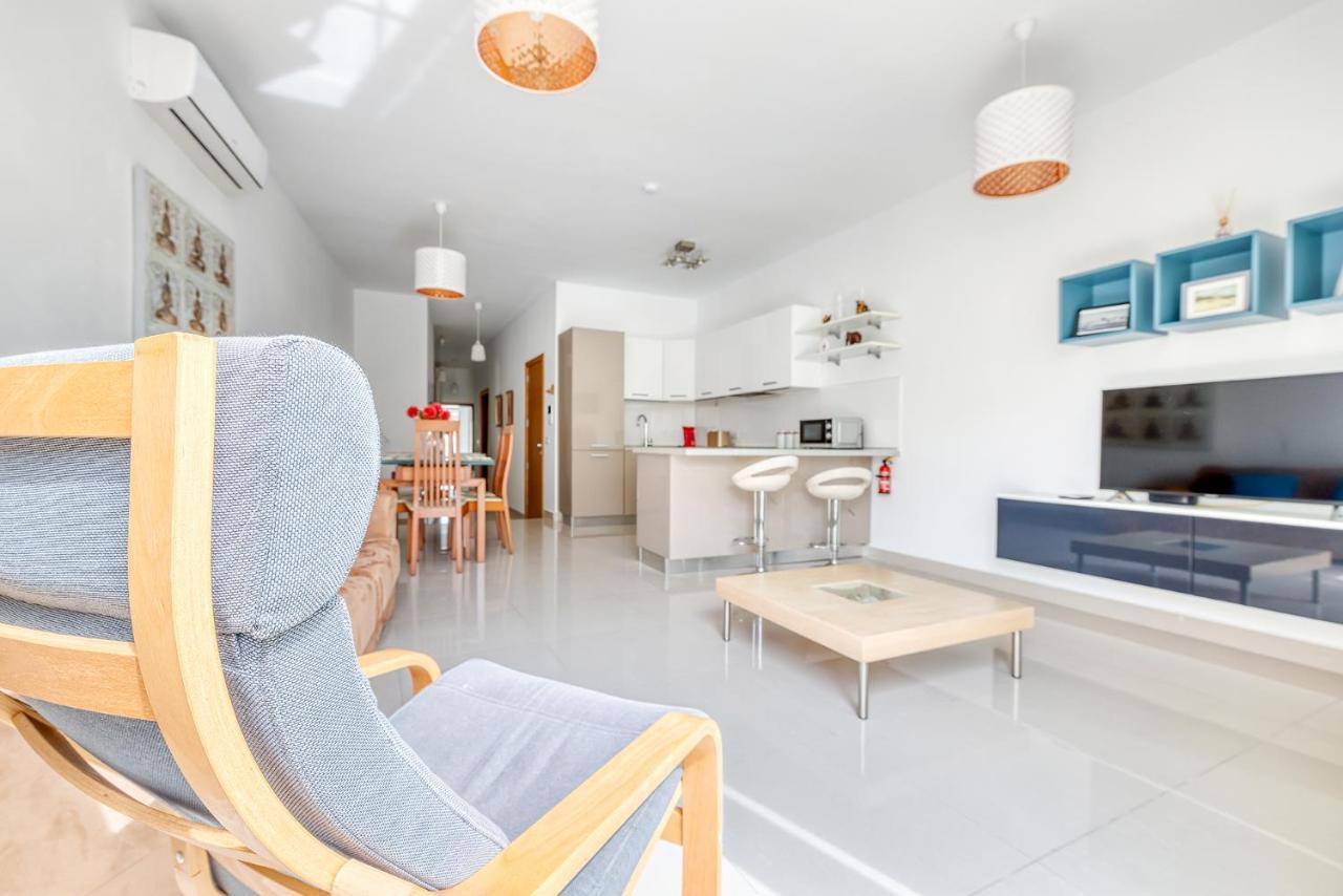 Prime Location Apartment With Side Seaviews Sliema Kültér fotó
