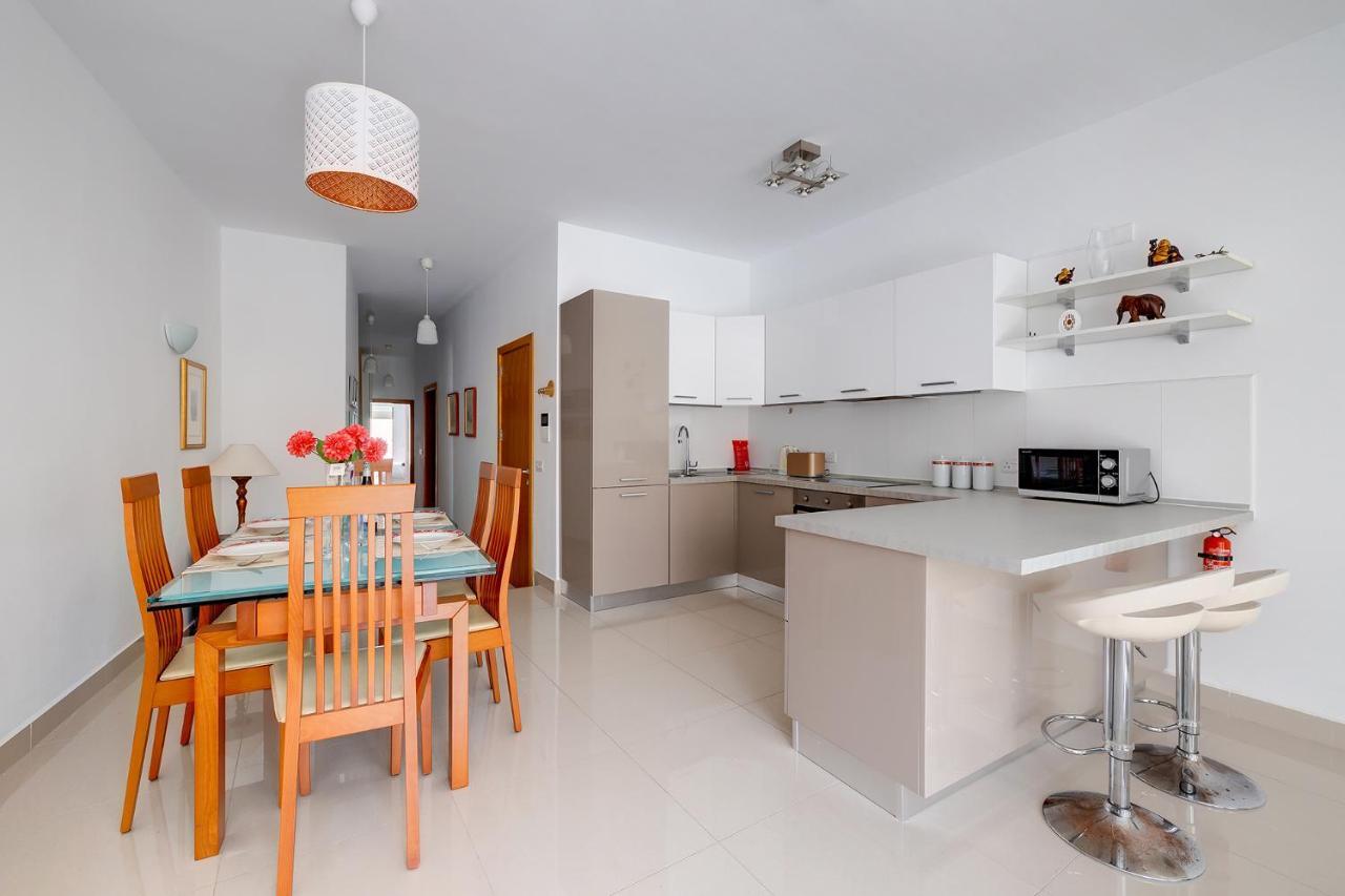 Prime Location Apartment With Side Seaviews Sliema Kültér fotó
