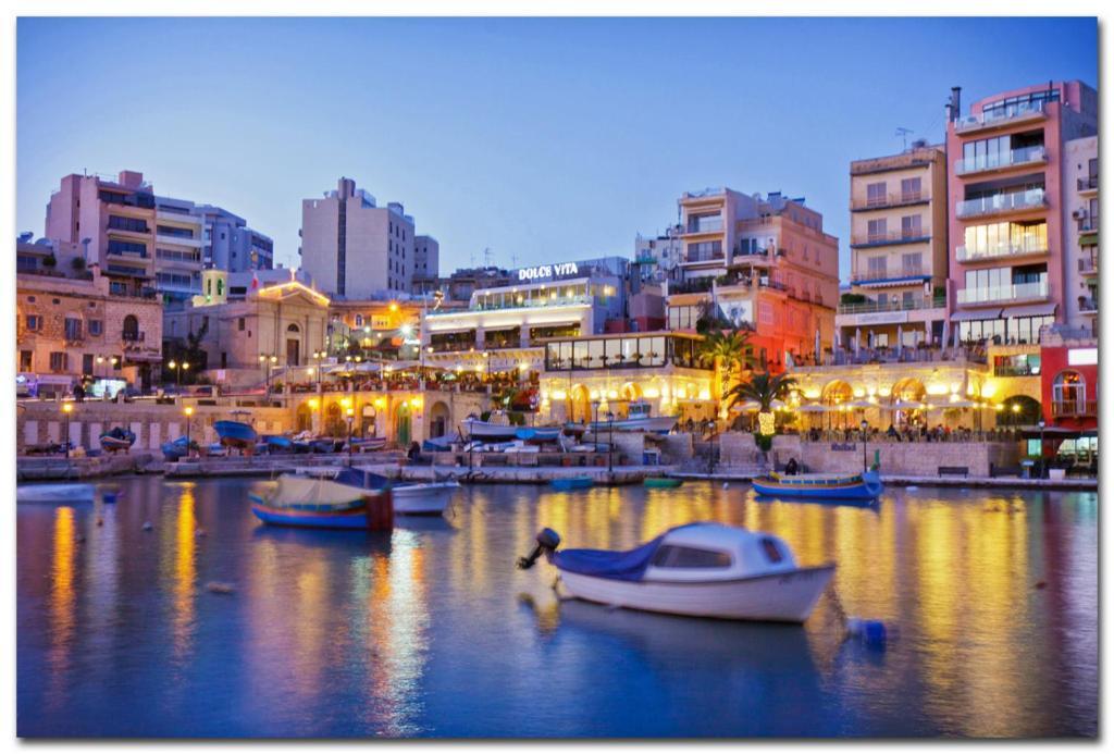 Prime Location Apartment With Side Seaviews Sliema Kültér fotó